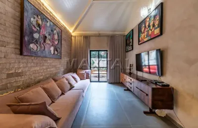 Casa para locação de 210m², com 4 dormitórios e 2 vagas, na vila pompéia.