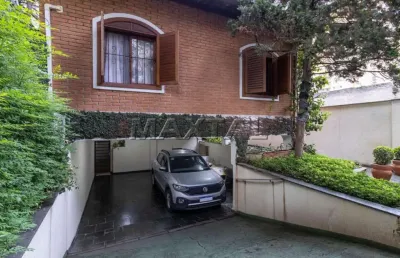 Casa em santana, com 6 dormitórios , 2 suítes , 4 banheiros e 3 vagas de garagem.