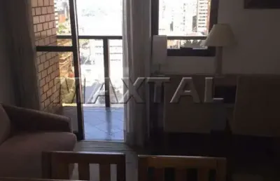 Apartamento, com sacada, para locação, possui 1 suíte, cozinha americana e 1 vaga, em moema.