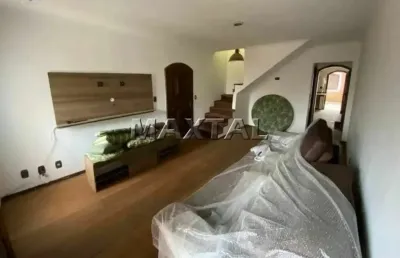 Casa para locação na região tremembé com 230m², 2 quartos, 4 banheiros e 2 vagas.