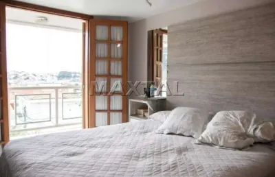 Casa à venda com 270m², 4 quartos sendo 1 suíte, 4 banheiros e 3 vagas de gararem