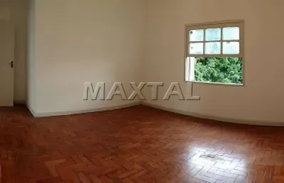 Apartamento na luz, com 2 quartos grandes com ambos com sacada, sala, cozinha e banheiro.