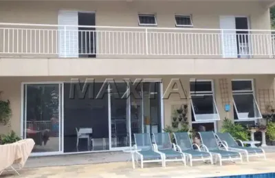 Sobrado em condomínio fechado em mairiporã, com 3 suítes, cozinha, área, piscina e 2 vagas.