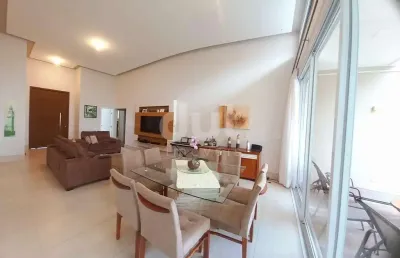 Casa em condomínio fechado com 3 quartos para alugar na rua sérgio bortolotto, 220, loteamento parque dos alecrins, campinas, 265 m2 por r$ 15.900