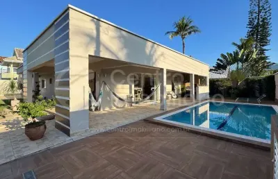 Casa à venda com piscina e 3 quartos em peruíbe, no bairro jardim ribamar