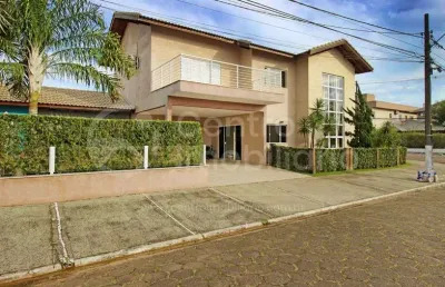 Casa à venda com piscina e 3 quartos em peruíbe, no bairro jd tres marias