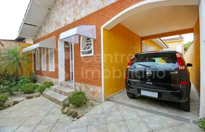 Casa à venda com 2 quartos em peruíbe, no bairro centro