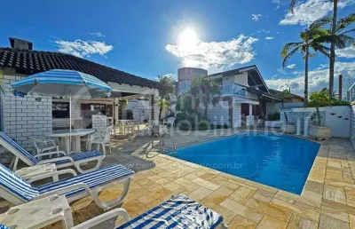 Casa à venda com piscina e 4 quartos em peruíbe, no bairro parque turistico