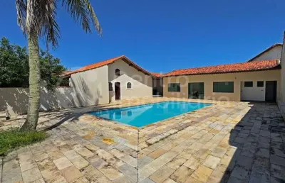 Casa à venda com piscina e 3 quartos em peruíbe, no bairro estancia sao jose