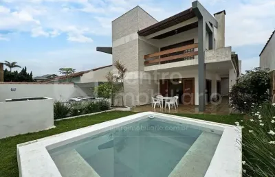 Casa à venda com piscina e 3 quartos em peruíbe, no bairro cidade nova peruíbe