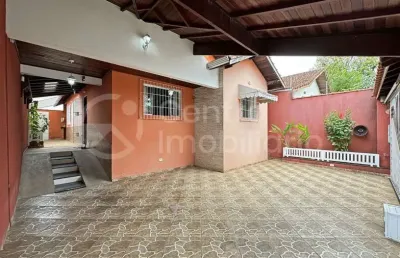 Casa à venda com 2 quartos em peruíbe, no bairro centro