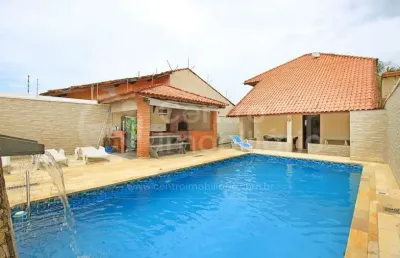 Casa à venda com piscina e 3 quartos em peruíbe, no bairro jardim icaraiba