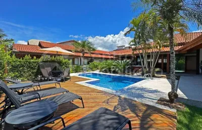 Casa à venda com piscina e 6 quartos em peruíbe, no bairro bougainvillee iii