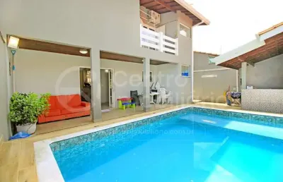 Casa à venda com piscina e 3 quartos em peruíbe, no bairro jardim imperador