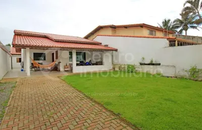 Casa à venda com 2 quartos em peruíbe, no bairro maria h novaes