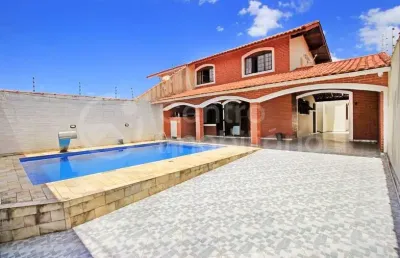 Casa à venda com piscina e 3 quartos em peruíbe, no bairro pampas