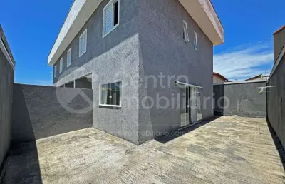 Casa à venda com piscina e 2 quartos em peruíbe, no bairro estancia sao jose