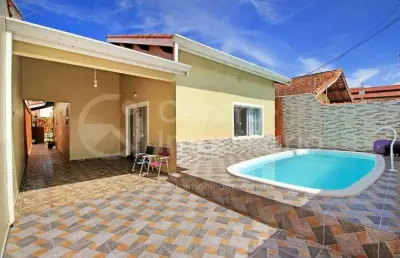 Casa à venda com piscina e 3 quartos em peruíbe, no bairro balneario josedy