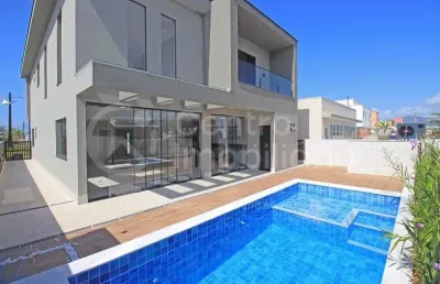 Casa à venda com piscina e 4 quartos em peruíbe, no bairro bougainvillee iv