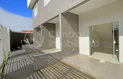 Casa à venda com piscina e 2 quartos em peruíbe, no bairro estancia sao jose