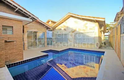 Casa à venda com piscina e 3 quartos em peruíbe, no bairro jardim ribamar