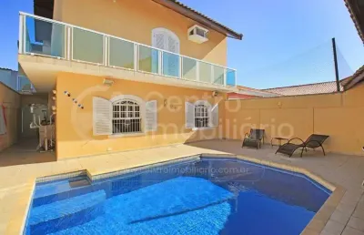 Casa à venda com piscina e 3 quartos em peruíbe, no bairro jardim marcia