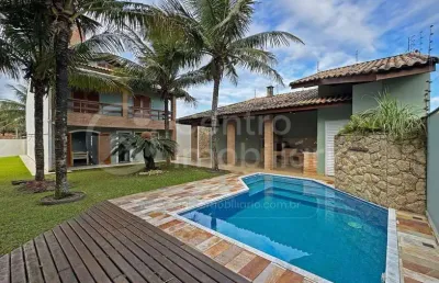 Casa à venda com piscina e 6 quartos em peruíbe, no bairro maria h novaes