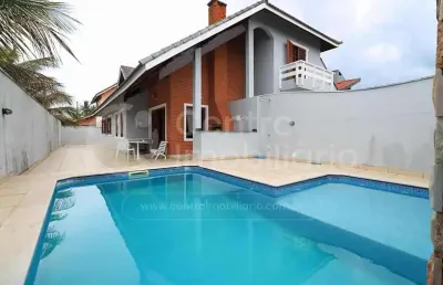 Casa à venda com piscina e 4 quartos em peruíbe, no bairro parque balneario oasis