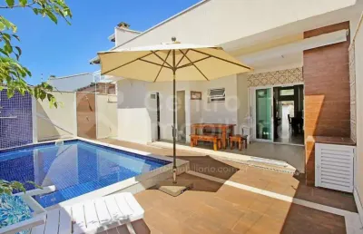 Casa à venda com piscina e 3 quartos em peruíbe, no bairro balneário casa blanca