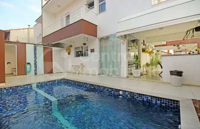 Casa à venda com piscina e 4 quartos em peruíbe, no bairro jardim imperador