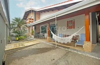 Casa à venda com piscina e 4 quartos em peruíbe, no bairro stella maris
