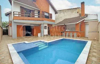 Casa à venda com piscina e 3 quartos em peruíbe, no bairro cidade nova peruíbe