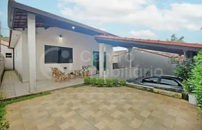 Casa à venda com piscina e 2 quartos em peruíbe, no bairro jardim dos prados