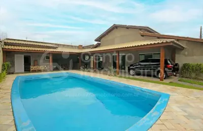 Casa à venda com piscina e 4 quartos em peruíbe, no bairro balneario florida