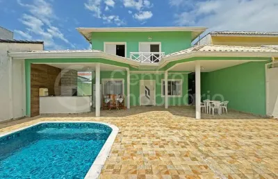 Casa à venda com piscina e 3 quartos em peruíbe, no bairro jardim imperador