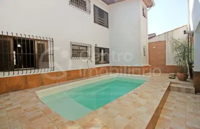 Casa à venda com piscina e 8 quartos em peruíbe, no bairro balneario florida