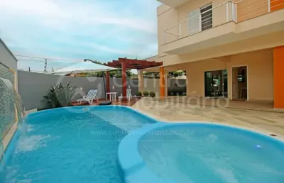 Casa à venda com piscina e 4 quartos em peruíbe, no bairro cidade nova peruíbe