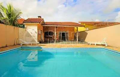Casa à venda com piscina e 3 quartos em peruíbe, no bairro maria h novaes