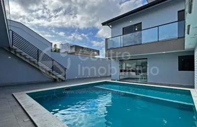 Casa à venda com piscina e 5 quartos em peruíbe, no bairro jardim ribamar