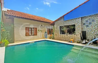 Casa à venda com piscina e 4 quartos em peruíbe, no bairro jardim marcia