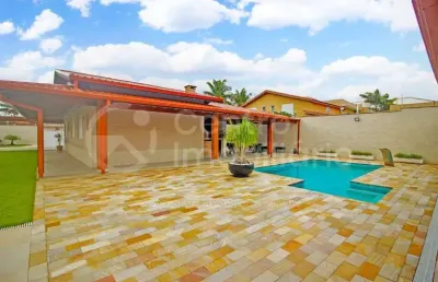 Casa à venda com piscina e 3 quartos em peruíbe, no bairro maria h novaes