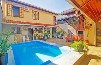 Casa à venda com piscina e 2 quartos em peruíbe, no bairro centro