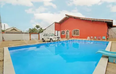 Casa à venda com piscina e 3 quartos em peruíbe, no bairro jardim star