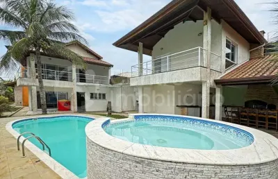 Casa à venda com piscina e 4 quartos em peruíbe, no bairro balneario josedy
