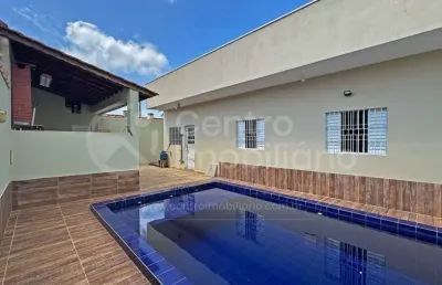 Casa à venda com piscina e 3 quartos em peruíbe, no bairro jardim mar e sol