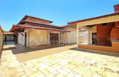 Casa à venda com 5 quartos em peruíbe, no bairro centro