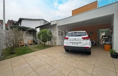 Casa à venda com piscina e 3 quartos em peruíbe, no bairro estancia sao jose
