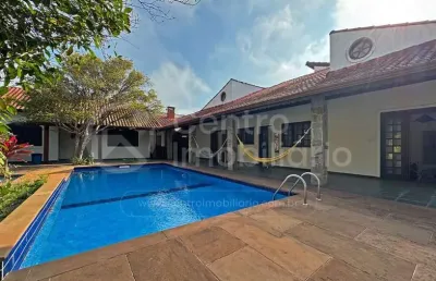 Casa à venda com piscina e 3 quartos em peruíbe, no bairro balneario sao joao batista
