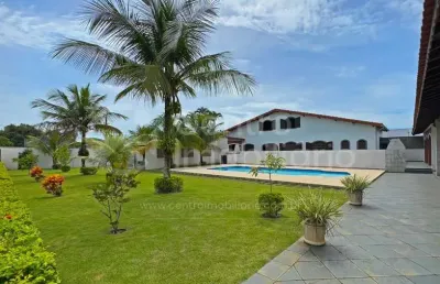 Casa à venda com piscina e 5 quartos em peruíbe, no bairro maria h novaes