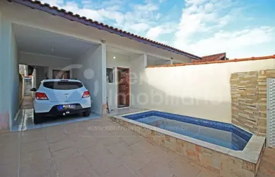 Casa à venda com piscina e 3 quartos em peruíbe, no bairro vila romar